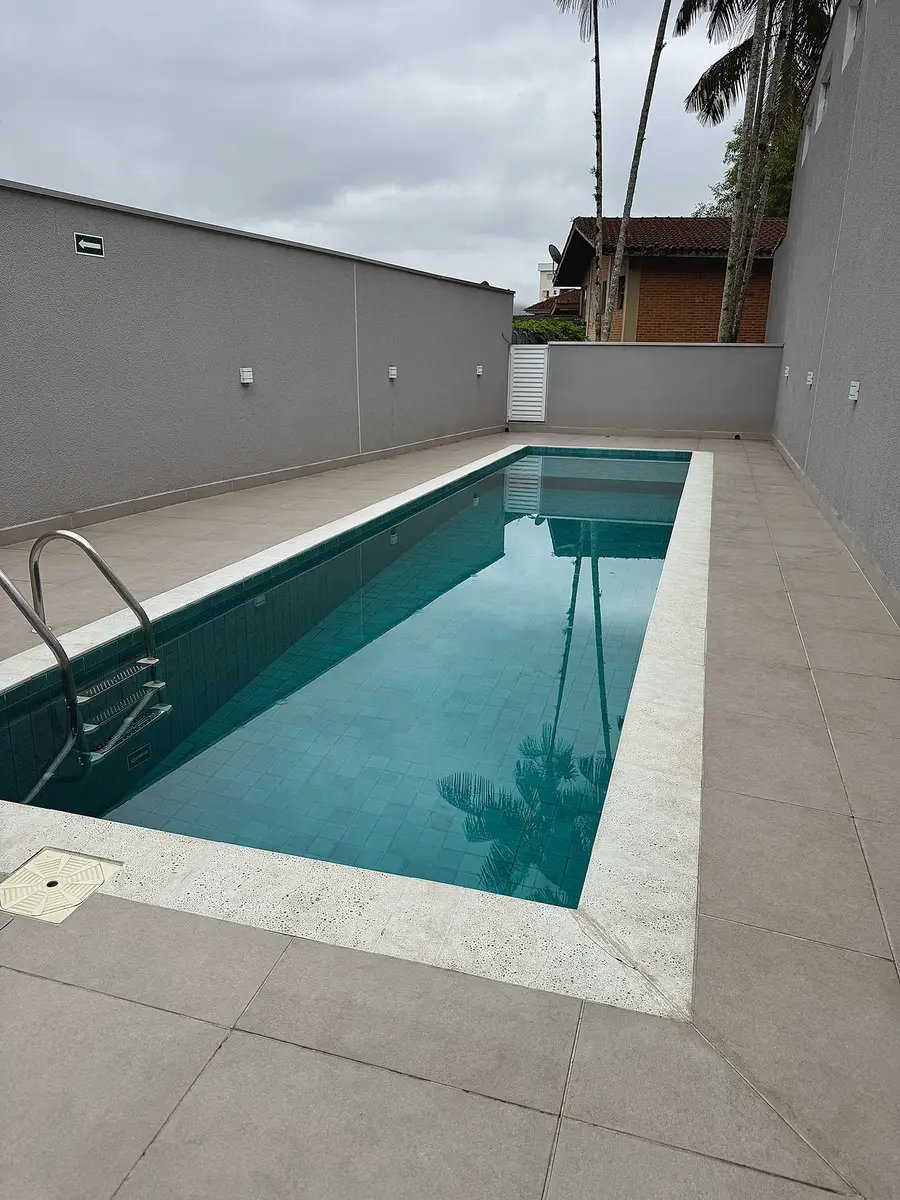 Piscina de residência para divulgação de imóvel